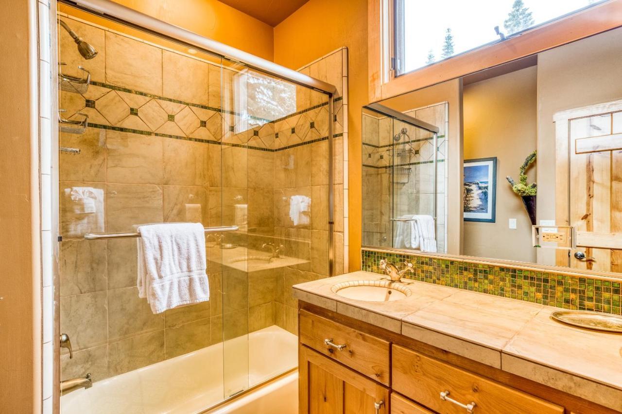 Bear Meadows Lodge - Hot Tub - Tahoe Donner Home Траки Экстерьер фото